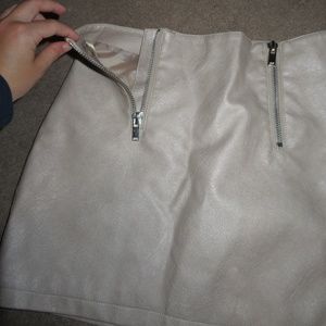 Forever 21 mini leather skirt sz. M ✨